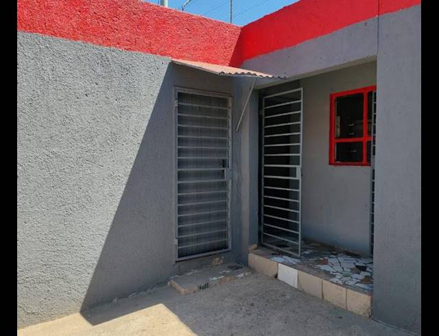 9 BEDROOM HOUSE FOR SALE IN JAN HOFMEYER